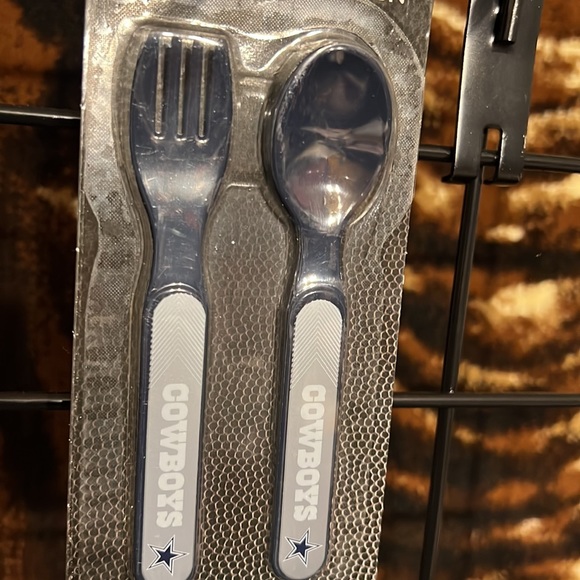 New NFL Dallas Cowboys Kids 3+ Years Fork & Spoon Officially Licensed Product - Picture 3 of 5